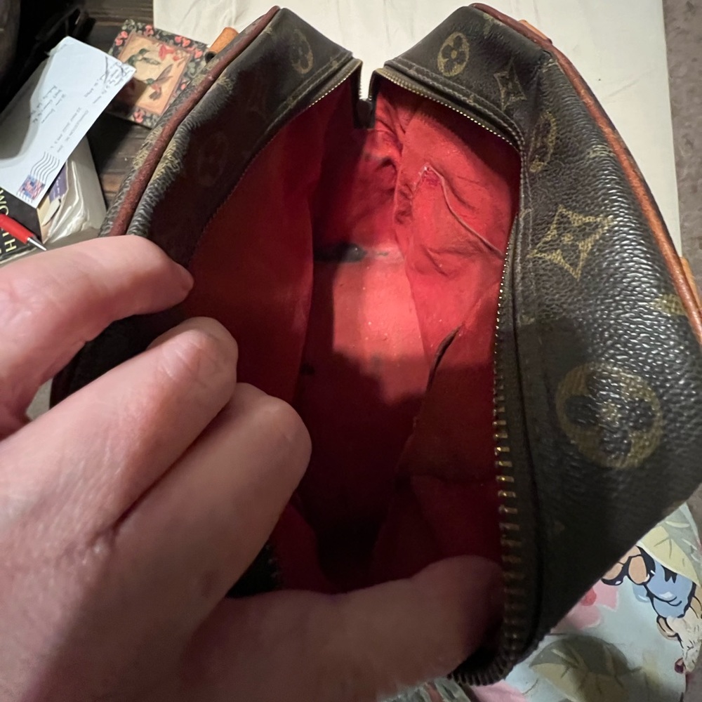 SOLD**** Authentic Louis Vuitton Excentri-Cite Handbag - Picture 13 of 16